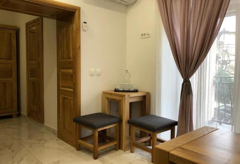 اتاق خانوادگی, Rooms Valentino