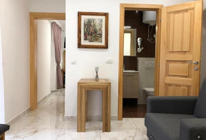 اتاق خانوادگی, Rooms Valentino