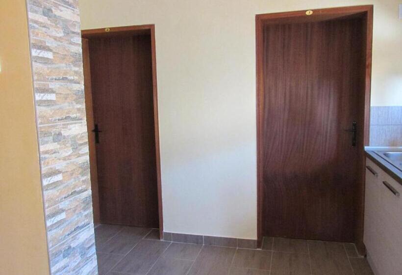 اتاق استاندارد سه نفره, Villa Altiparmak