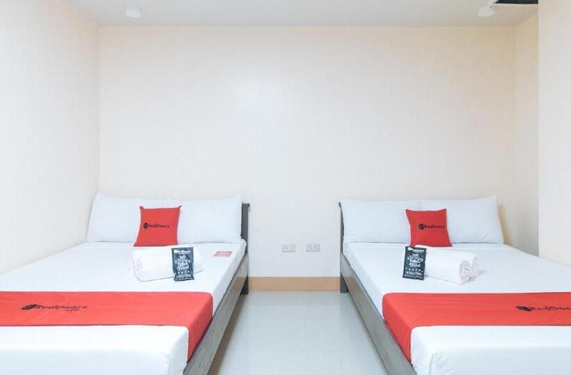 غرفة قياسية رباعية, Reddoorz At Isabelita Hotel Tuguegarao City