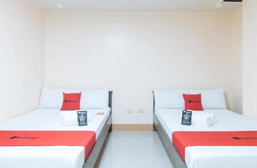 اتاق استاندارد چهار تخته, Reddoorz At Isabelita Hotel Tuguegarao City