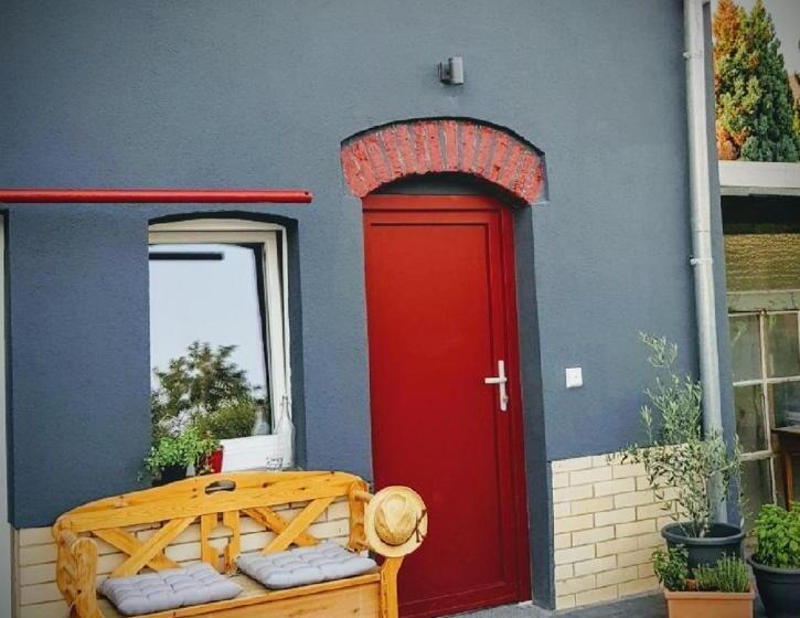 استودیوی لوکس, Kelsterhaus