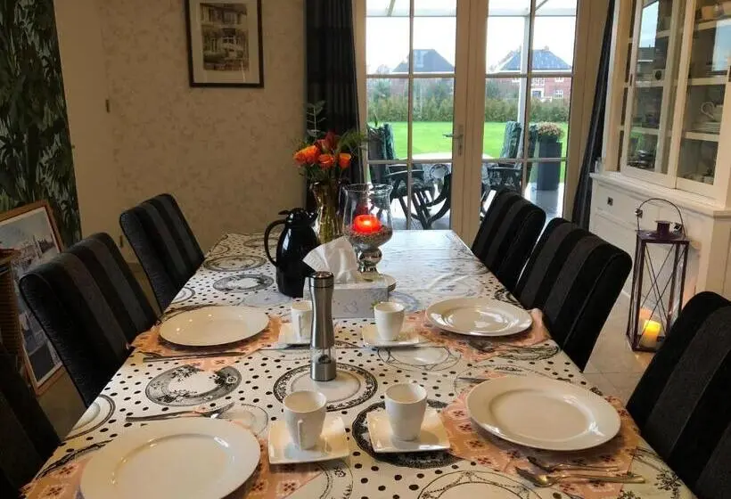 ガーデンビュースタンダードルーム, B&b Nancy In Holland