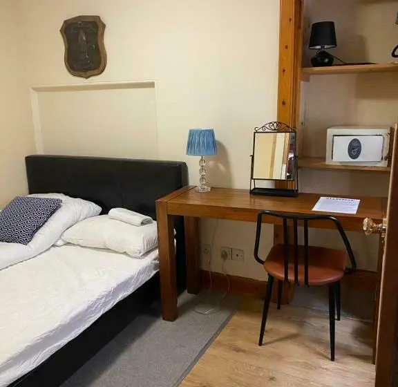 اتاق اکونومی, Edinb&b
