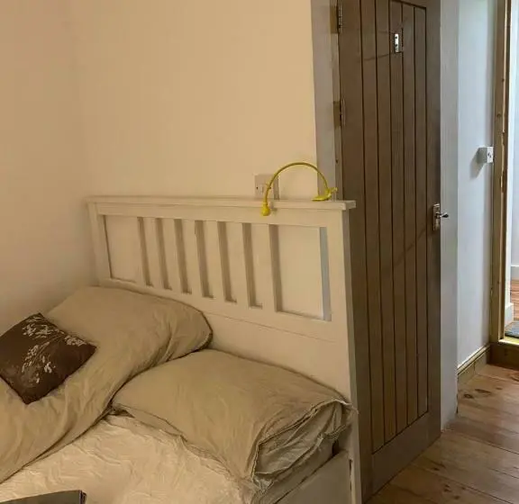 اتاق عادی, Edinb&b