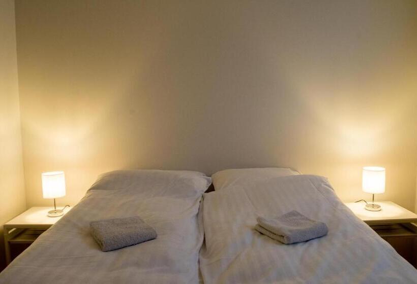 اتاق استاندارد با سرویس بهداشتی مشترک, Glæsibær 2 Guesthouse And Horsefarm