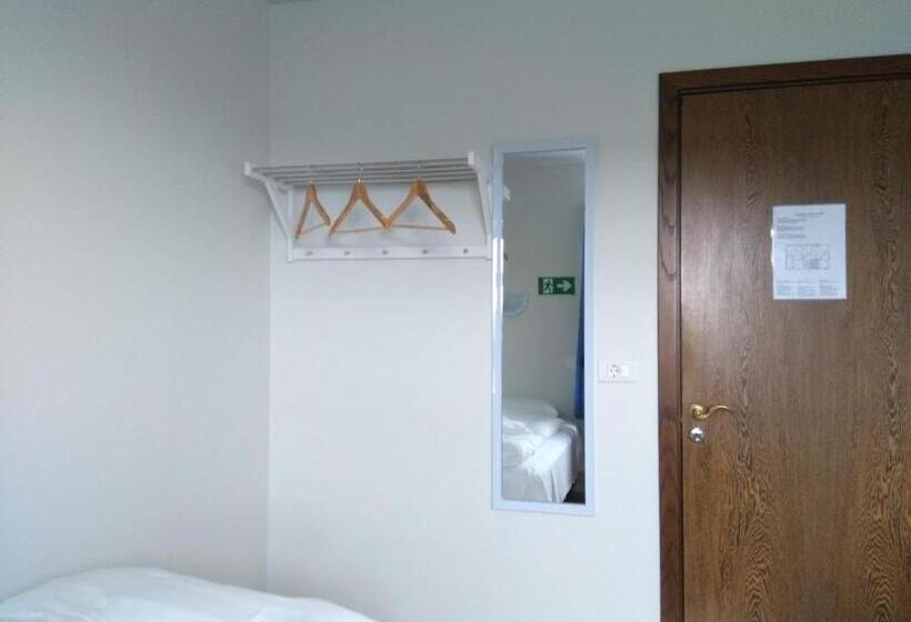 اتاق استاندارد یک تخته با سرویس بهداشتی مشترک, Glæsibær 2 Guesthouse And Horsefarm