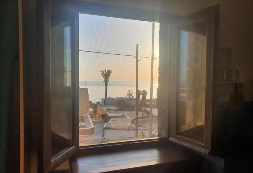 إستديو قياسى مزود بشرفة, I Dammusi Zaffiro E Ambra