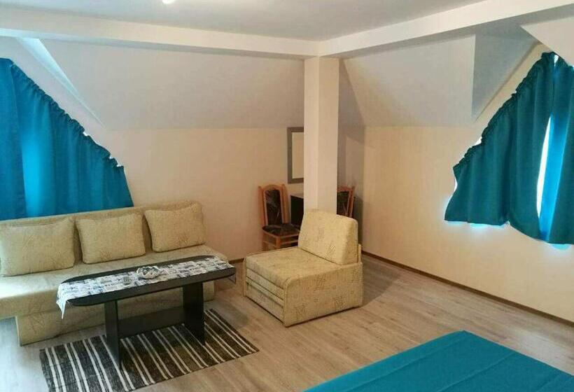 Cameră Familiară cu Vedere la Mare, студия лилия