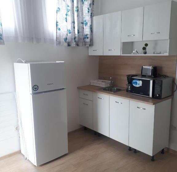 Studiou Familiar, студия лилия