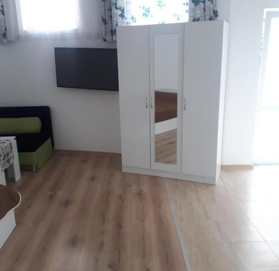 Studiou Familiar, студия лилия