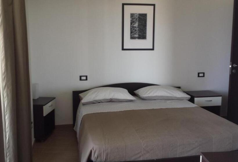 חדר דלוקס לשלושה, Colle Selvotta