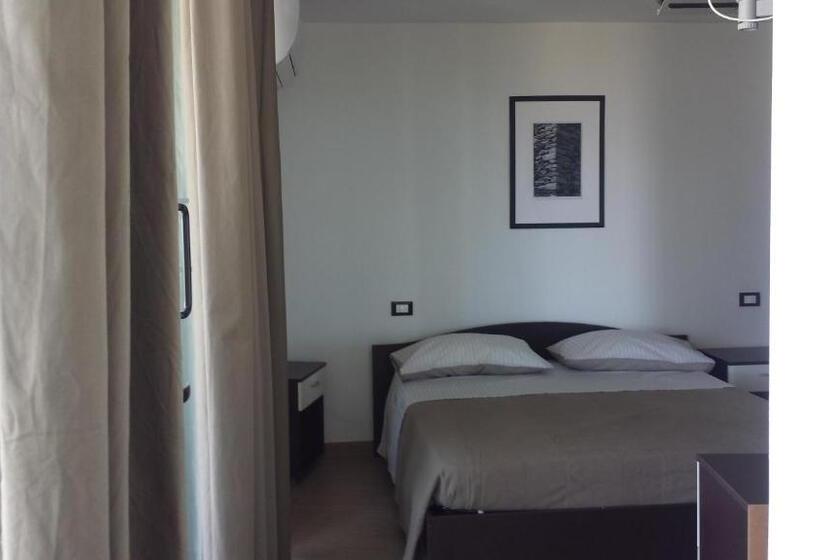 חדר דלוקס לשלושה, Colle Selvotta