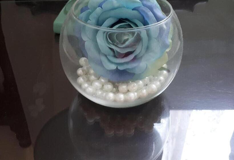 חדר משפחתי, Laurel Lodge