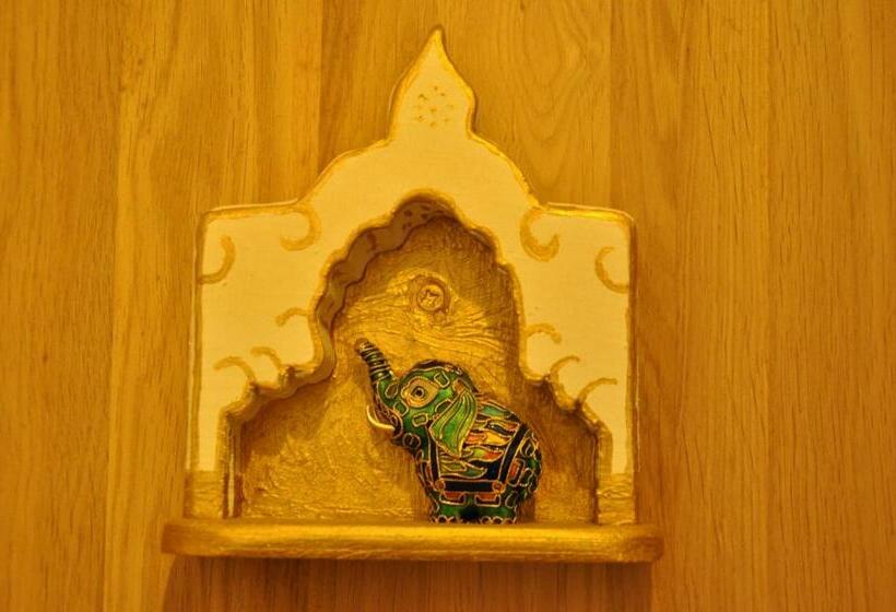 חדר משפחתי, Le Castellou