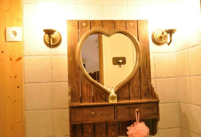 חדר משפחתי, Le Castellou