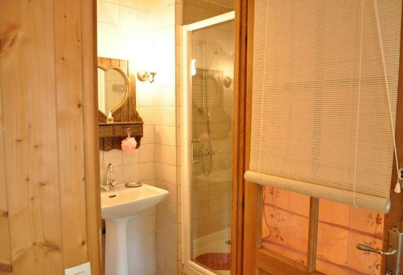 חדר משפחתי, Le Castellou