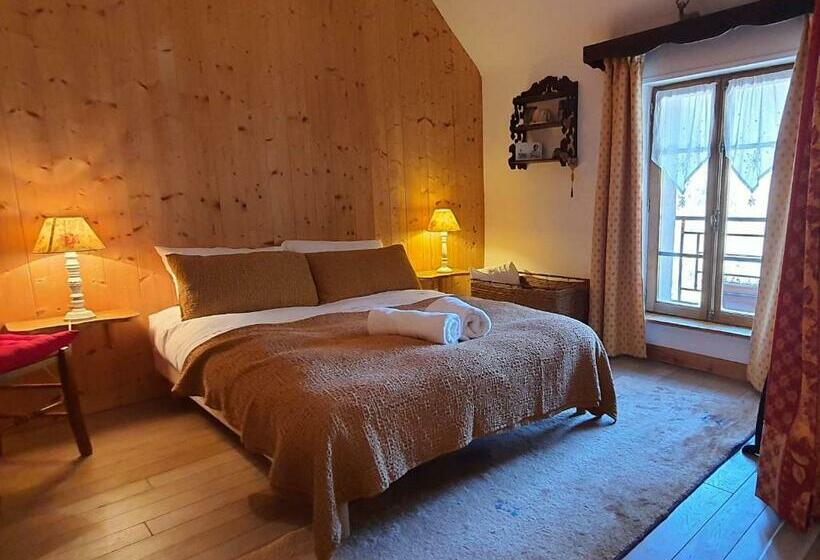 חדר משפחתי, Le Castellou