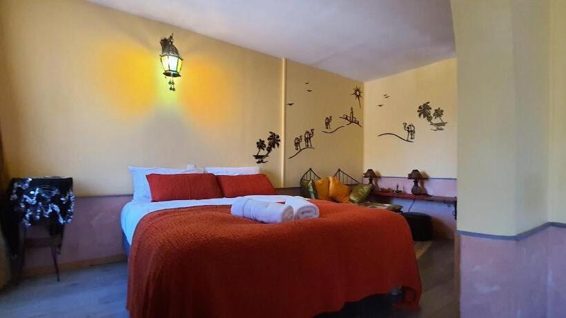 חדר סטנדרט לשלושה, Le Castellou