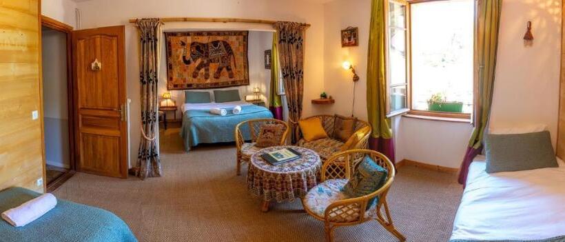 חדר משפחתי, Le Castellou