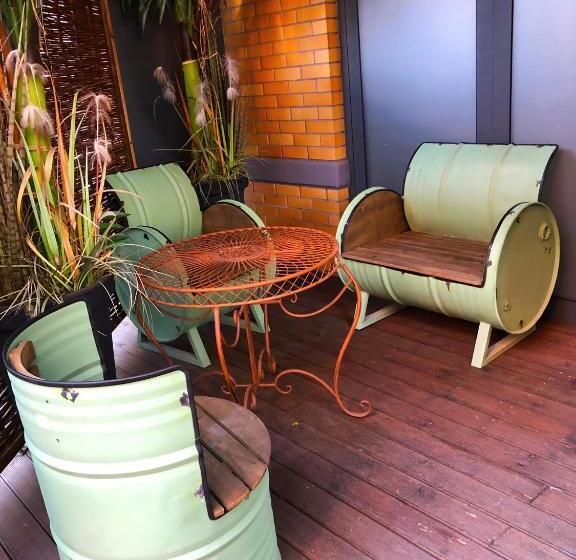 استودیو استاندارد با تراس, High Level Apartment