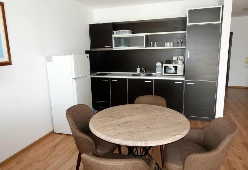 شقة غرفة نوم واحدة مزودة بشُرفة مطلة على حمام السباحة, Millennium Apart Complex