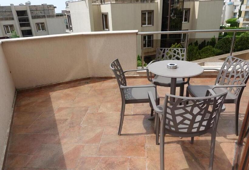 شقة غرفة نوم واحدة مزودة بشُرفة مطلة على حمام السباحة, Millennium Apart Complex