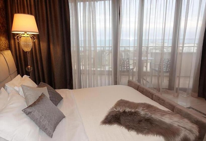 إستوديو قياسى مطل على البحر, Millennium Apart Complex