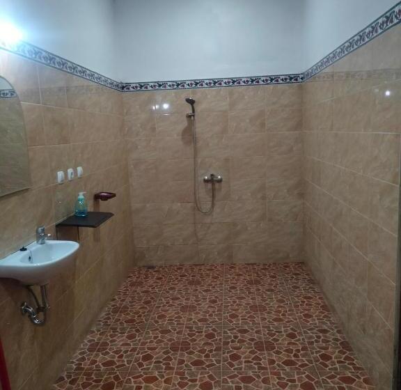 בקתה סטנדרטית, Bukit Luah Sidemen