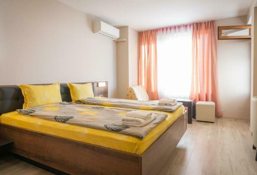 اتاق استاندارد با بالکن و چشم‌انداز دریا, Guest House Karamihalevi