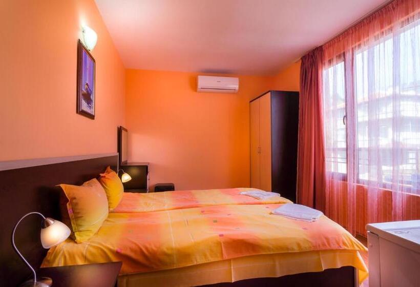 اتاق استاندارد با چشم‌انداز باغ, Guest House Karamihalevi