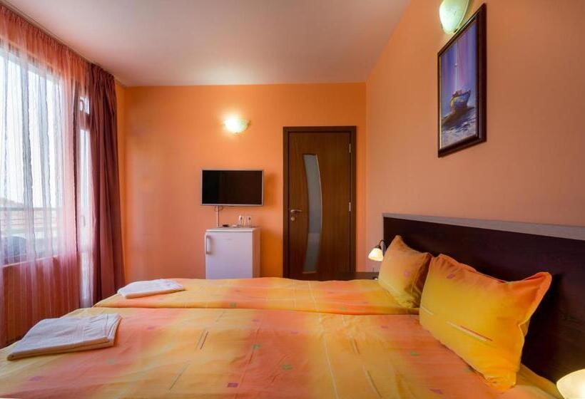 اتاق استاندارد با چشم‌انداز باغ, Guest House Karamihalevi