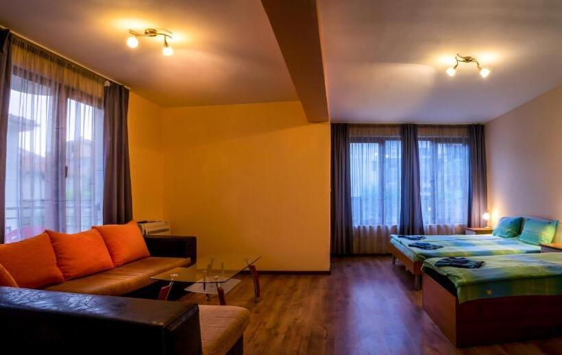 Номер Стандарт Трехместный, Guest House Karamihalevi