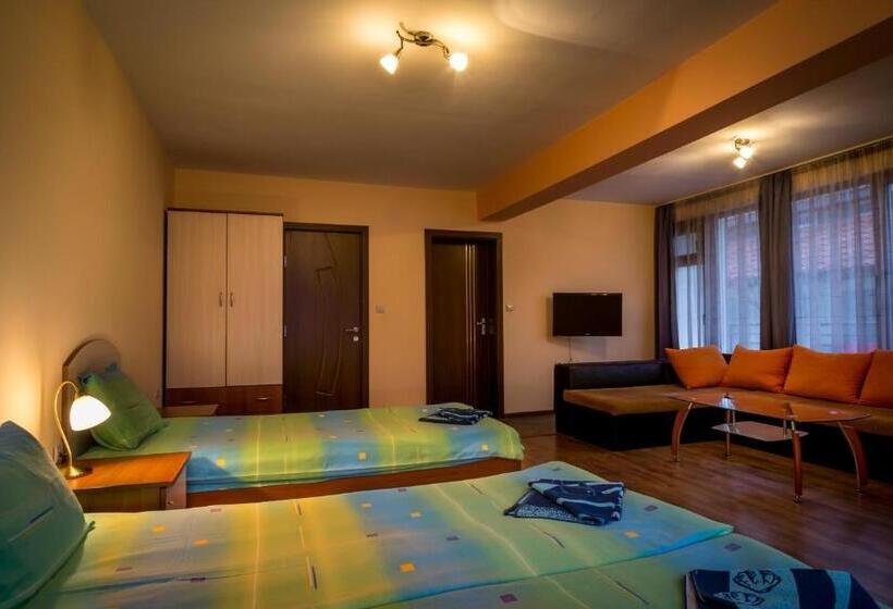 اتاق استاندارد سه نفره, Guest House Karamihalevi