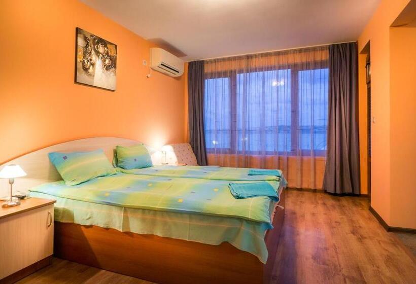 استودیوی استاندارد با چشم‌انداز دریا, Guest House Karamihalevi