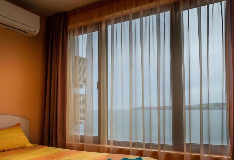 Triple Room Sea View, Guest House Karamihalevi