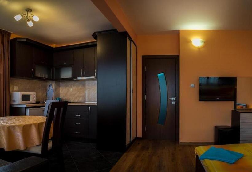 Triple Room Sea View, Guest House Karamihalevi