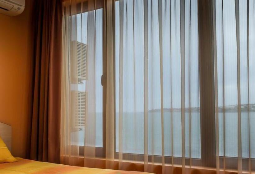 Triple Room Sea View, Guest House Karamihalevi