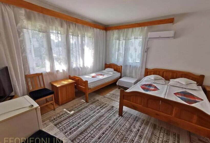 Habitació Triple Estàndard Bany Exterior, Vila Casacarp