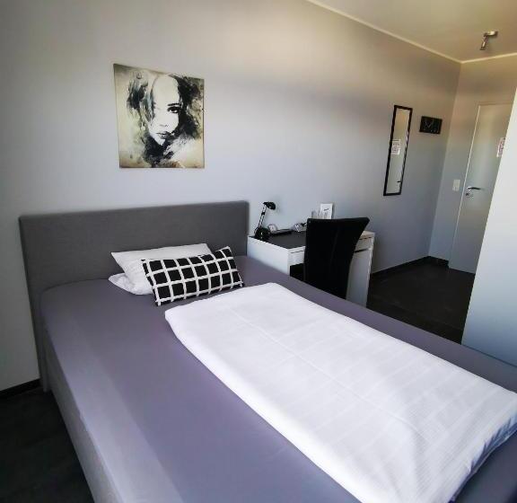 스탠다드 싱글 룸, Come In