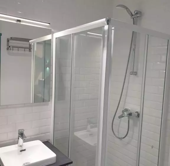 Standard Yhden Hengen Huone, Des Bains
