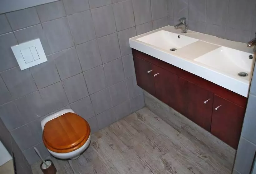 Standard Kolmen Hengen Huone, Des Bains