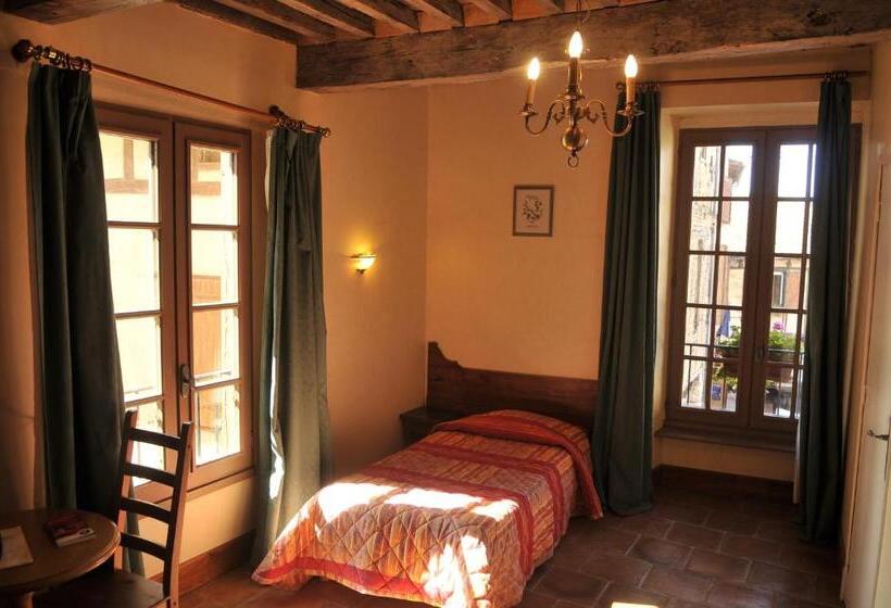 Номер Стандарт Индивидуальный, Des Consuls