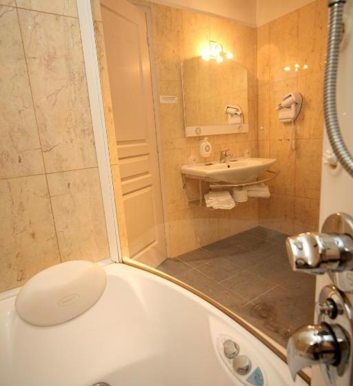 Номер Superior, Des Consuls