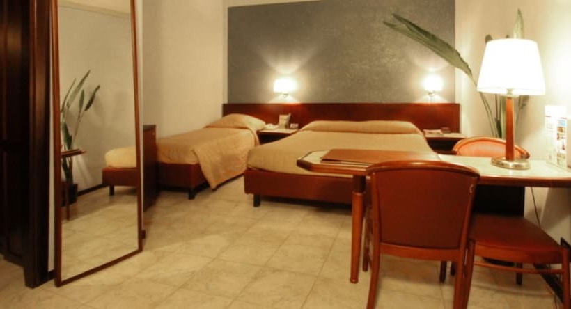 스탠다드 트리플 룸, Forum