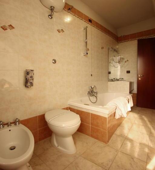 스탠다드 트리플 룸, Forum