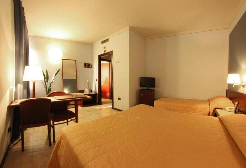 스탠다드 트리플 룸, Forum