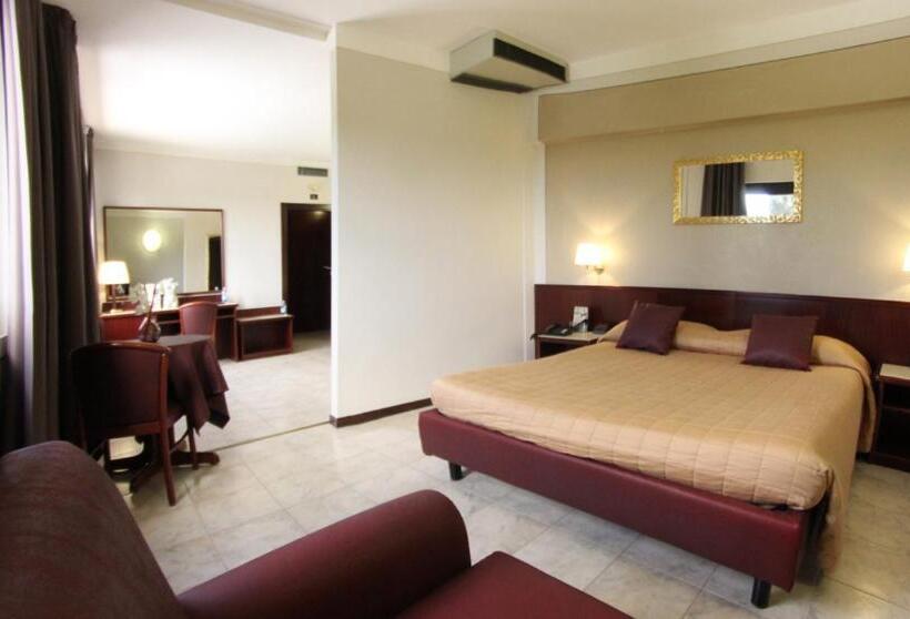 4인용 스탠다드 룸, Forum