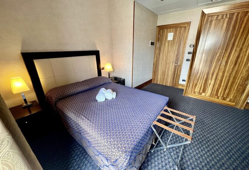 豪华单人间, La Fenice