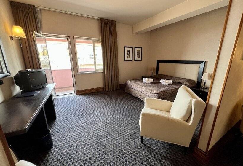 غرفة ديلوكس ثلاثية, La Fenice